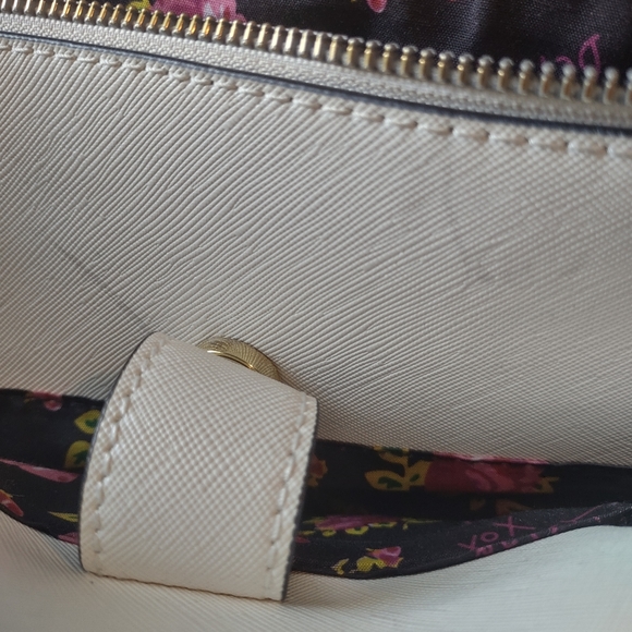 Betsey Johnson White Purse Floral Print Interior w/ Large Bow - Picture 9 of 15